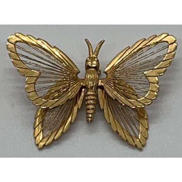 Vintage Monet Gold Tone Open Wire Work Wings Butterfly Pin Brooch - Picture 2 of 13